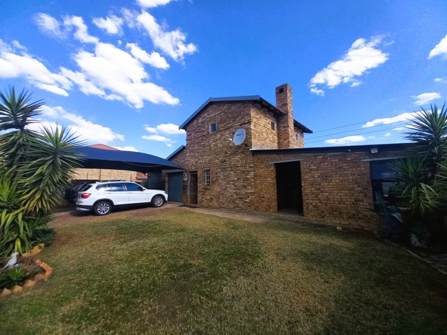 3 Bedroom Property for Sale in Waterval East North West